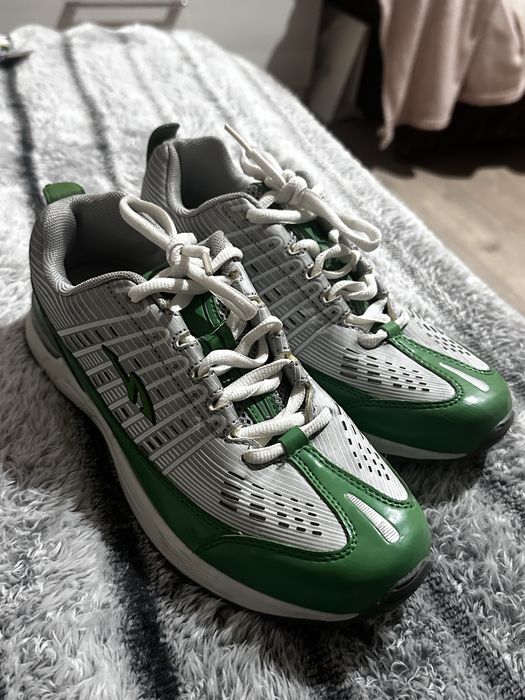 Кроссовки новые зелено-серые