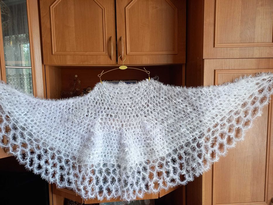 Продам белую шаль