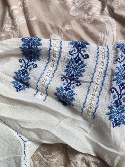 De vânzare ie românească cusută manual