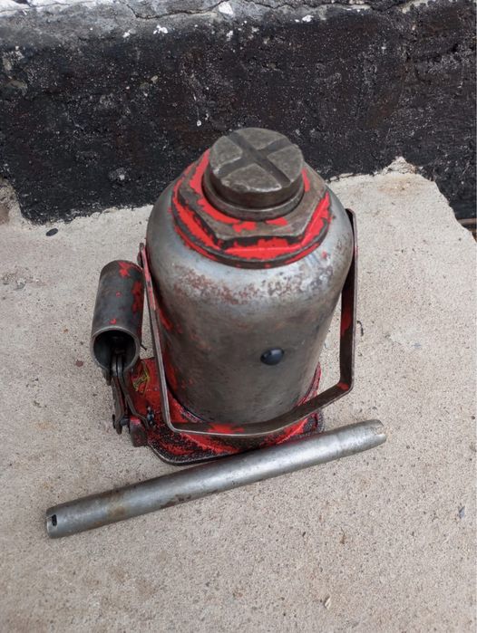 Домкрат грузовой домкрат