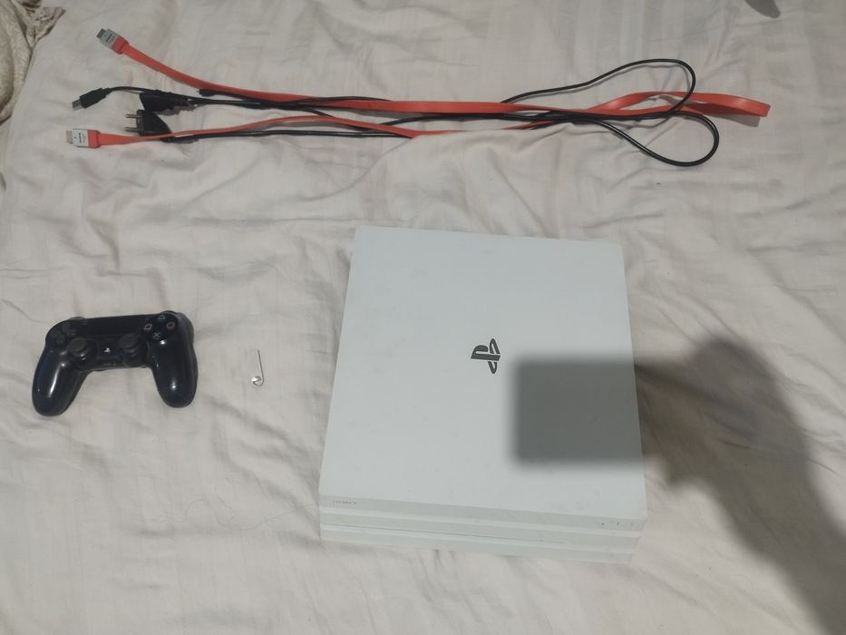 PlayStation 4 PRO сотилади, продаётся, игры-11 ,холати яхши,