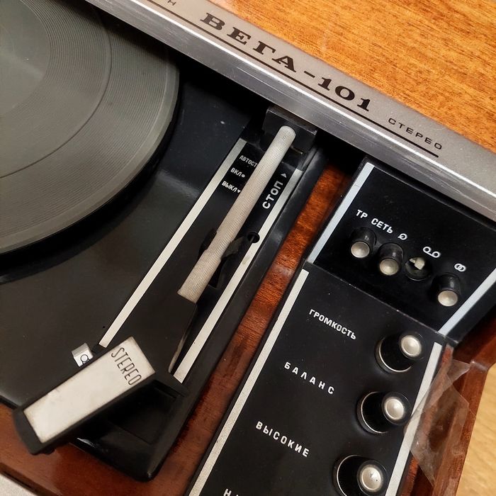 Продается электрофон (радиола)