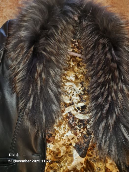 Кожено сако с голяма яка