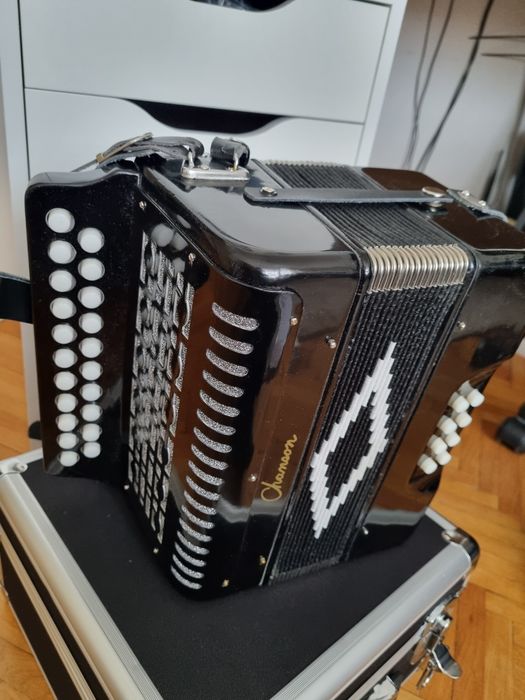Acordeon cu butoane