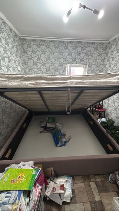 Продам кровать с матрасом
