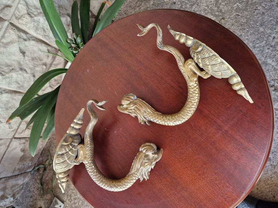 Чифт страхотни антикварни бронзови държачи за завеси от 19 век