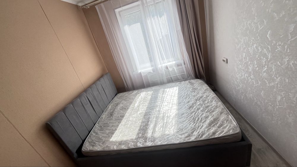 Продам кровать серого цвета 35000