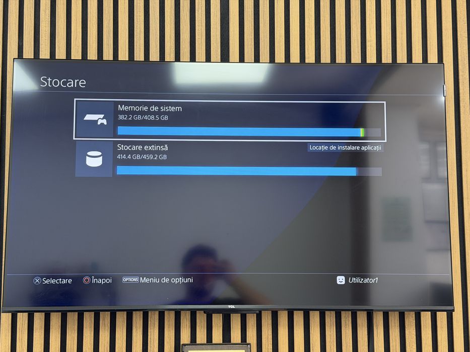 Vând PS4 Modat, 2 Controllere