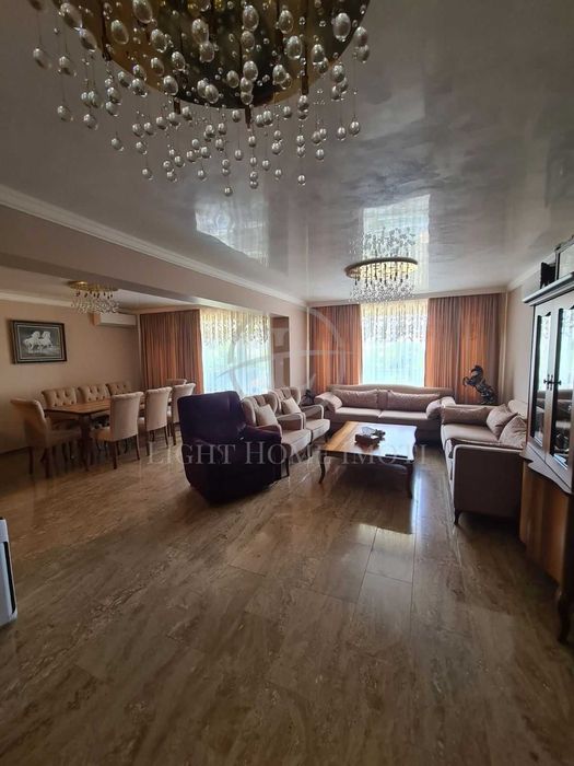 Продава се Четиристаен апартамент в Пловдив, Кършияка - 220 кв.м за 2360 €/кв.м - Снимка #3