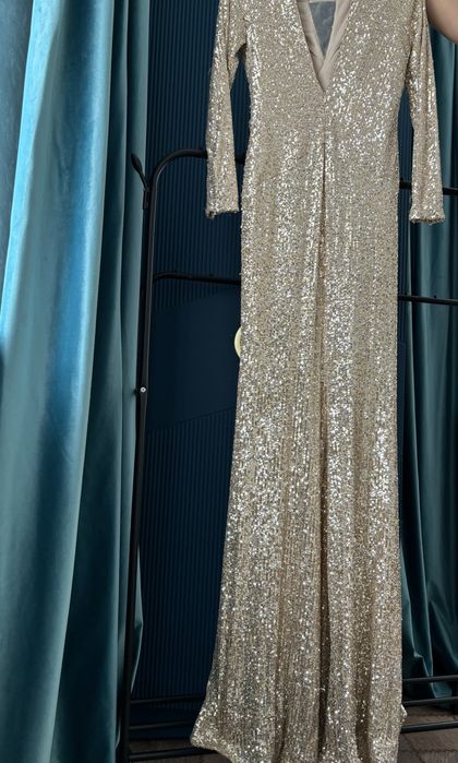 Вечернее платье в пол с пайетками