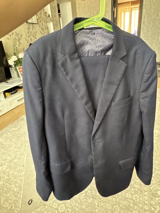 Продам 3 школьных костюма