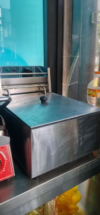 Фритюрница  б. У в отличном состоянии почти не пользовались
