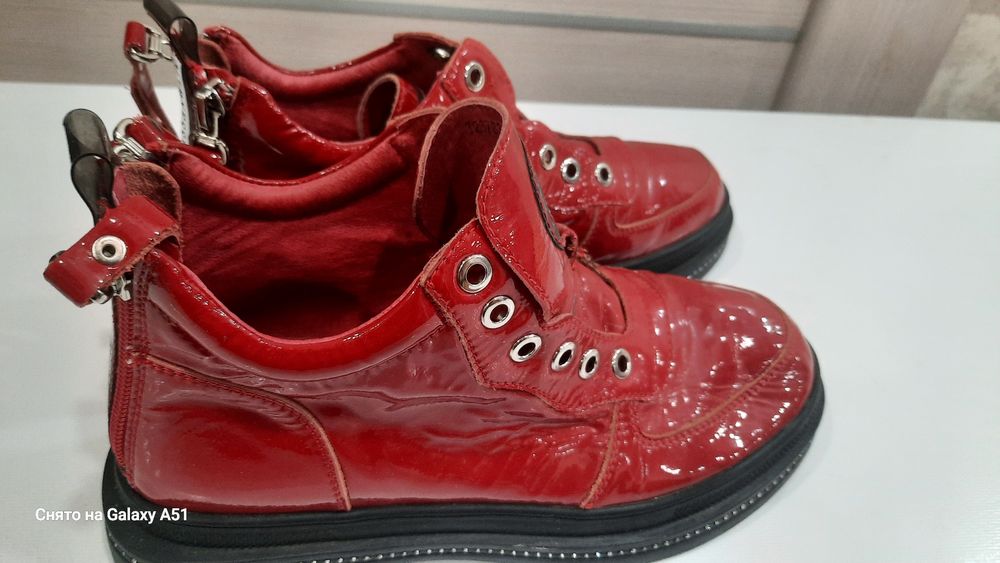 Отдаю за 2  Казахстанских шоколадки.