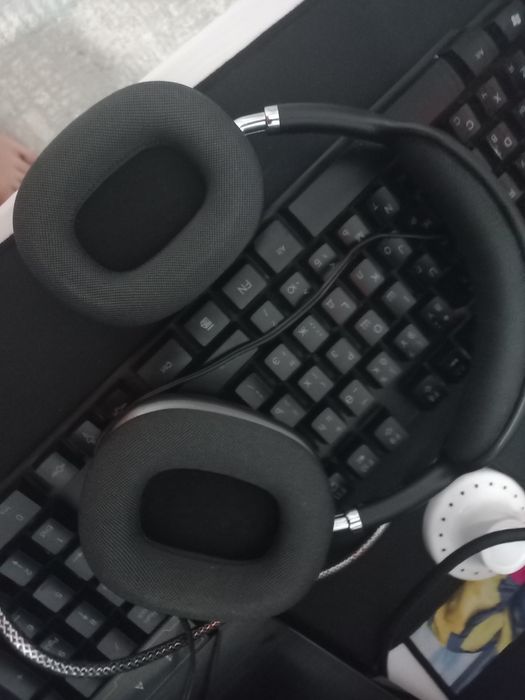 Очень хорошие наушники с коробкой