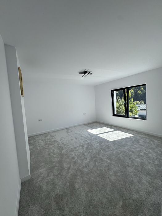 URGENT vand casa in Azuga, 3 minute de partie  pret fix