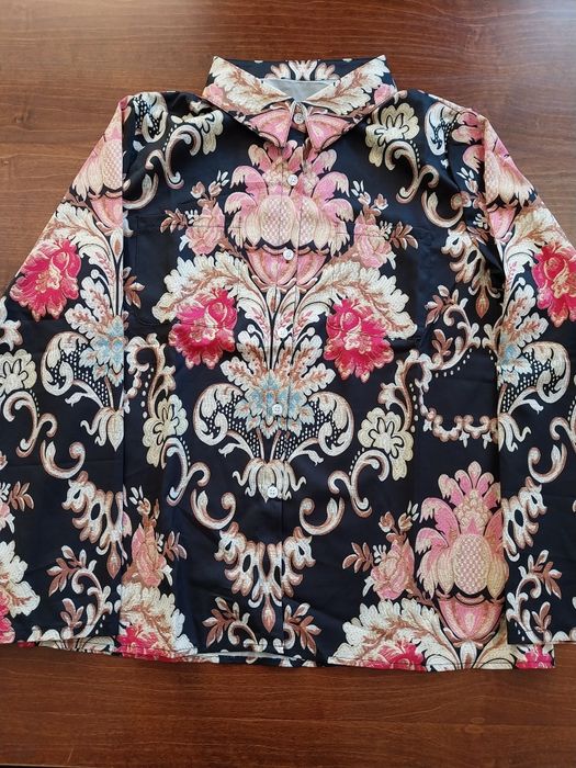 Тънки ризи от полиестер с ефектни щампи