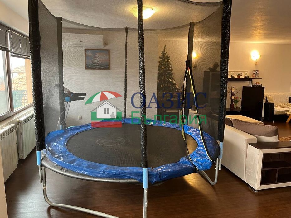 3-етажна къща с ресторант в центъра на Кошарица,1200кв.м,845 000 евро,