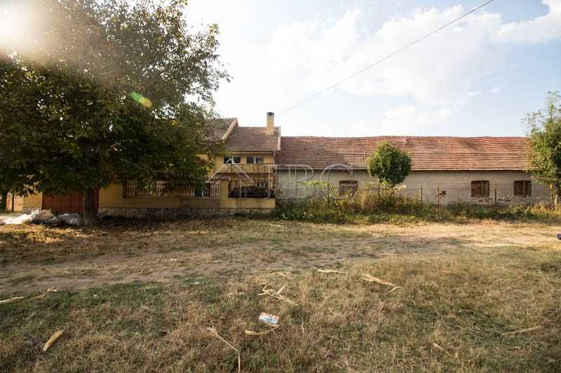 Продава се Къща в с. Бъзън, Област Русе - 240 кв.м за 563 €/кв.м - Снимка #2