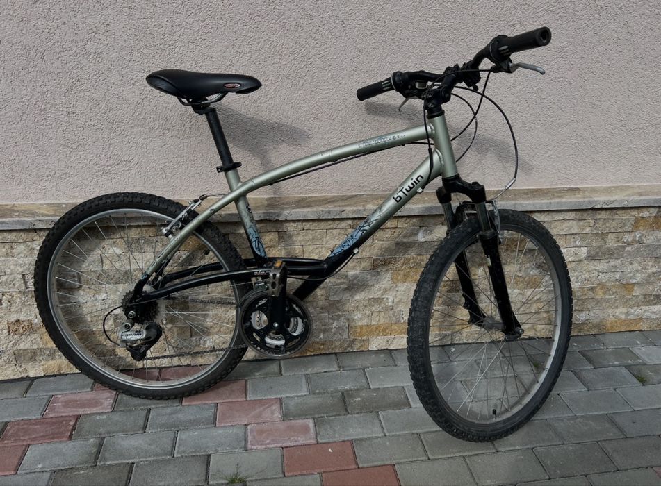 Biciclete, mai multe modele.
