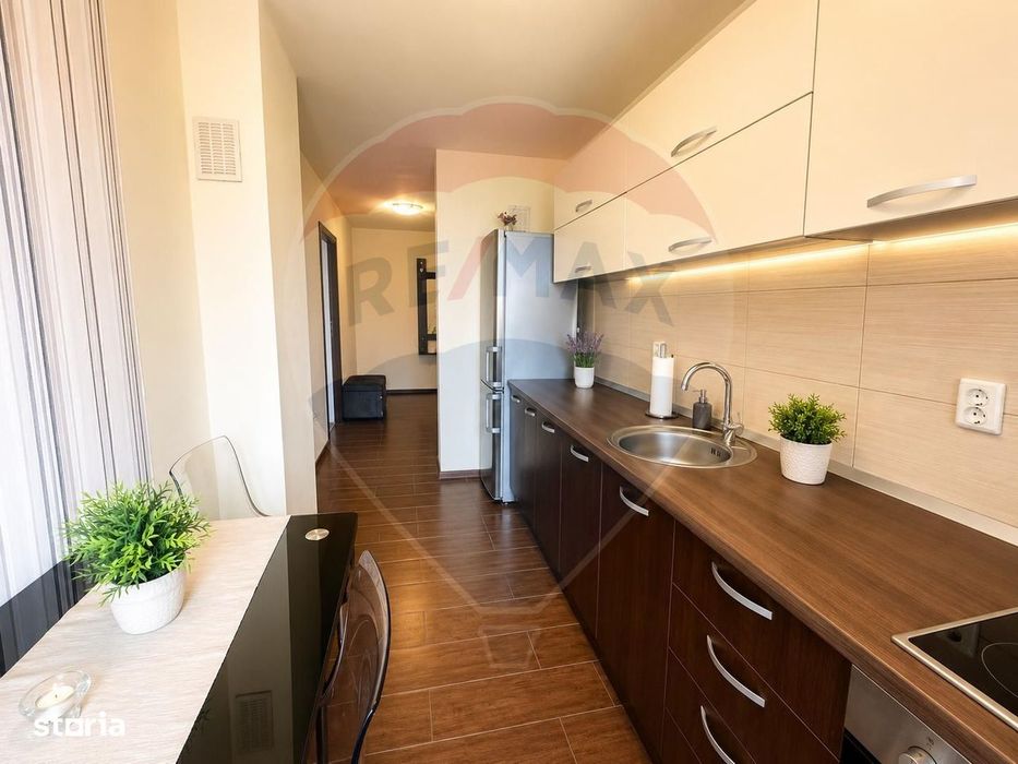 Apartament cu 3 camere de închiriat