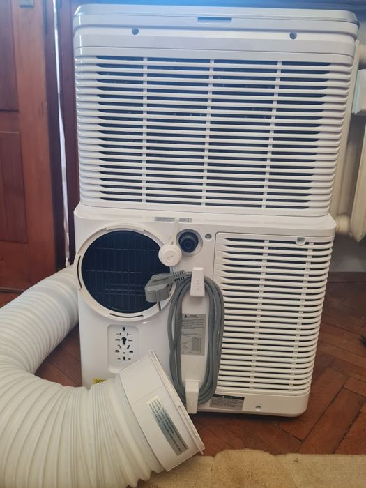 Мобилен климатик и обезвлажнител AEG, model AXP26U338CW, с гаранция