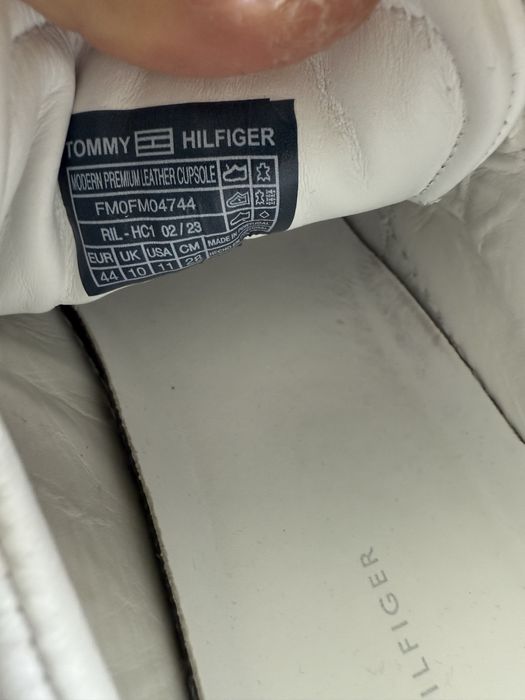 Tommy Hilfiger, 44 номер