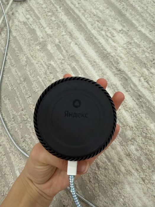 Умная колонка Алиса