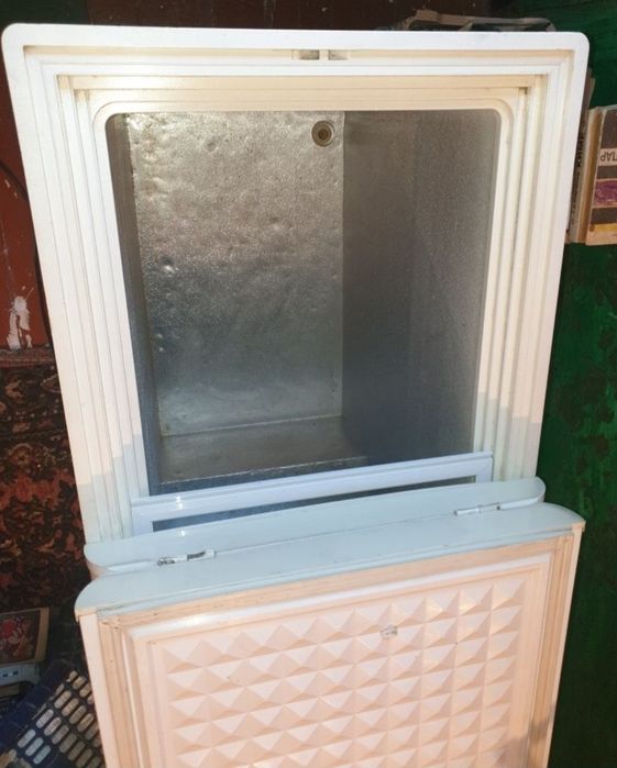 Muzqaymoq va  salqin ichimliklar uchun muzlatkich