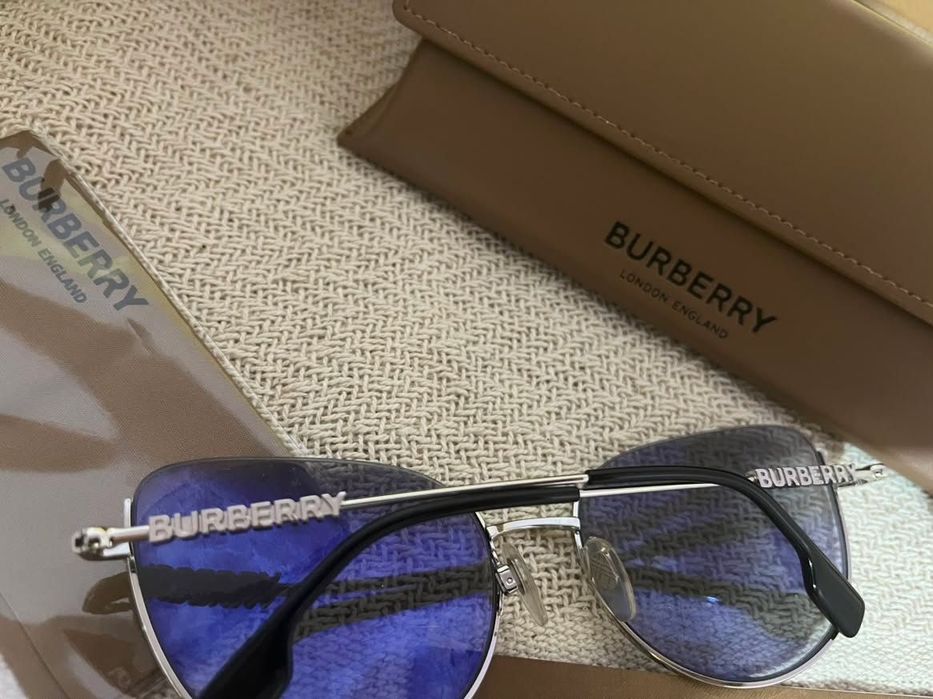 Продавам оригинални очила на Burberry