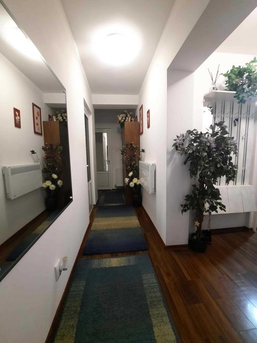 Inchiriez apartament 3 camere - et.3 - Mihai Viteazu - More