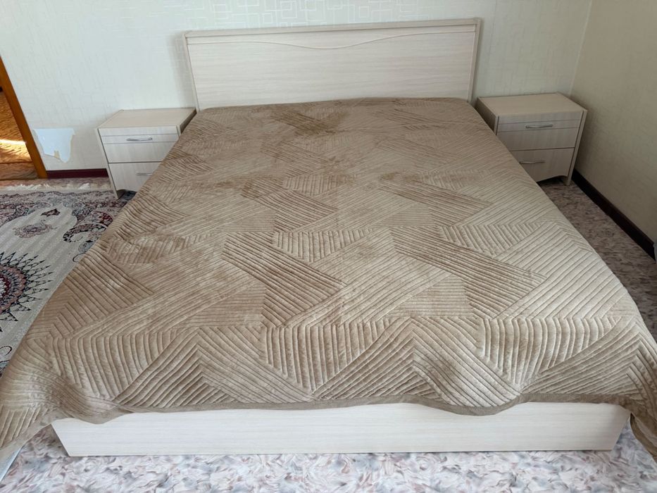 Продам кровать с матрасом