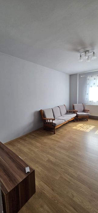 Închiriez apartament la casă zona Grădiște