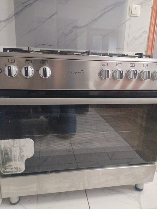 Продам кухонную газ плиту 5 конфорок+ вытяжка