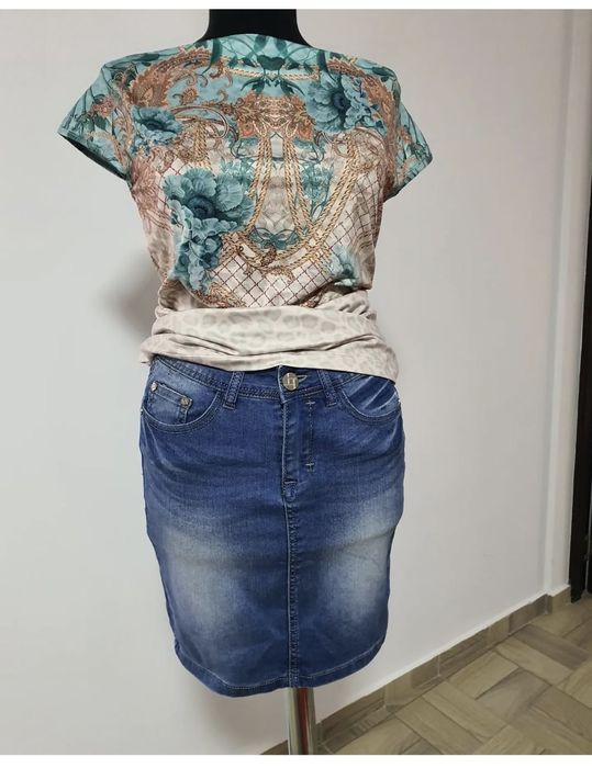 Fusta de blugi, model cu buzunare laterale si la spate, mas. XL