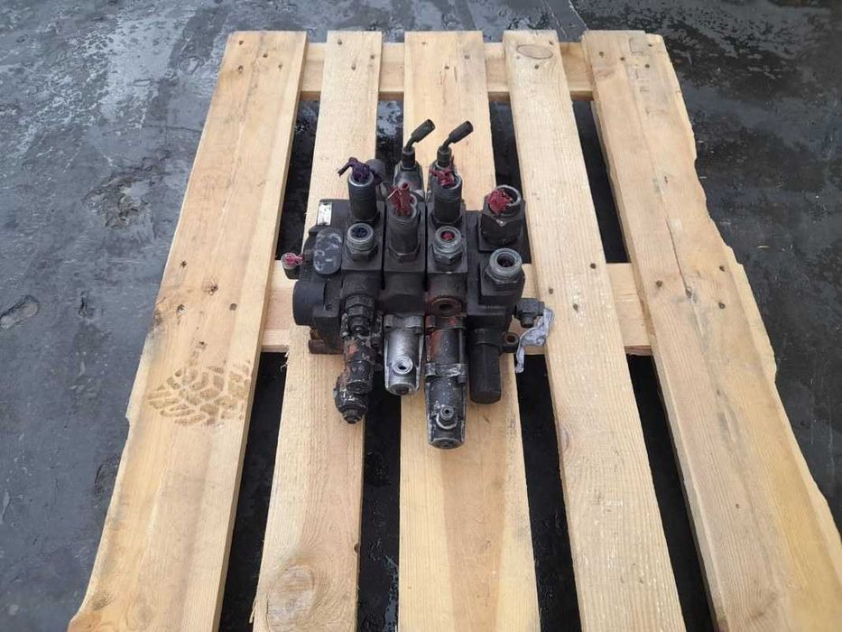 Distribuitor hidraulic buldozer Caterpillar D6N