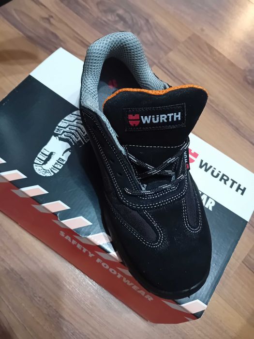 Продавам работни обувки