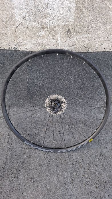 Roată spate CROSSMAX 29" MTB – Butuc Mavic (SE VINDE PENTRU BUTUC / piese). Inelul(Janta) are fisură!