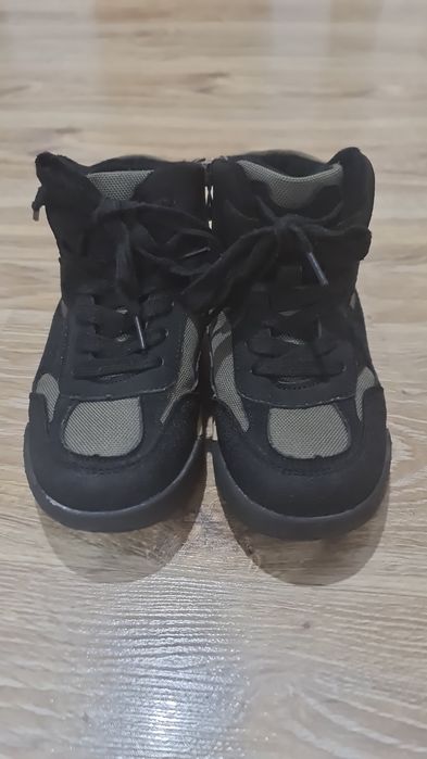 Продам детскую обувь