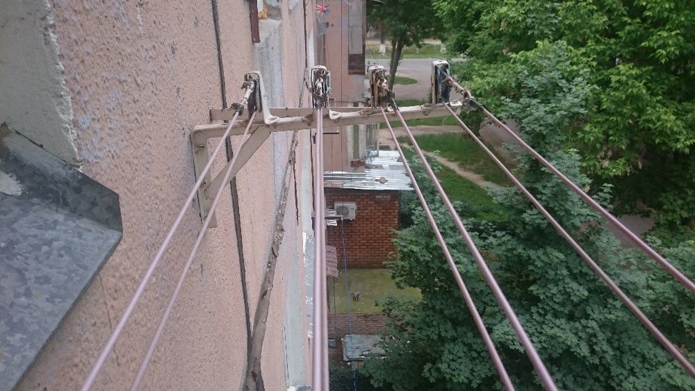 Установка телевизоров,полочек, роликов,гардин, на стенку и др.