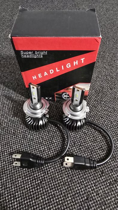 2 Seturi becuri auto LED H 7 - 8000k si 6000k
