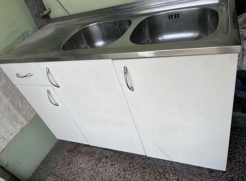 Кухненски шкаф с 2 бр корито на мивка