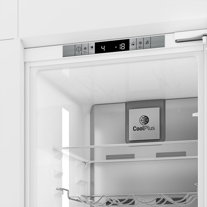 Нов инверторен хладилник с фризер Grundig GKNI 25740 N 177 см