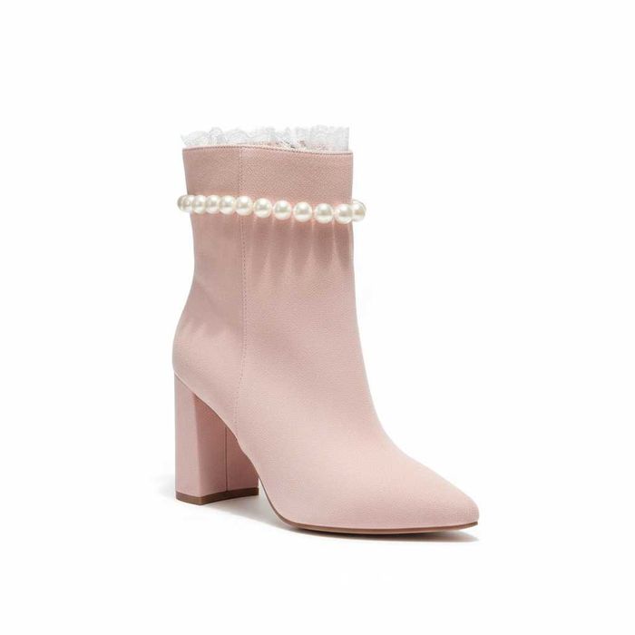 Елегантни розови боти