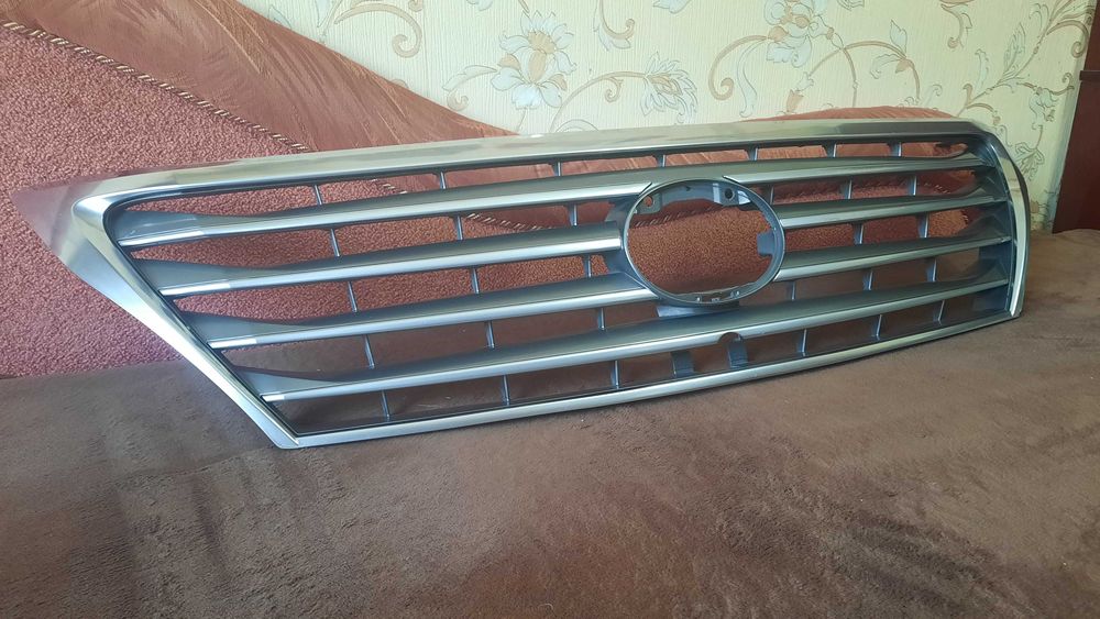 Решетка радиатора Lexus LX-570