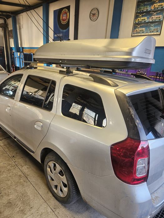 Montam folie auto pe parbriz