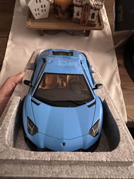 Vând machetă 1/18 Lamborghini Aventador LP720-4 autoart