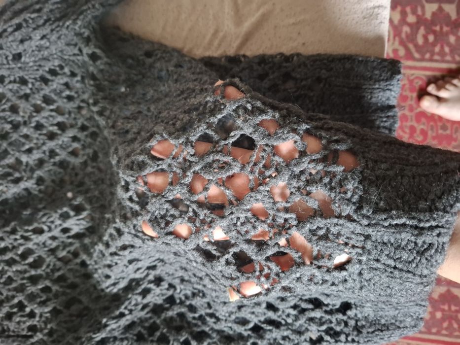 Пуловер на дупки Benneton