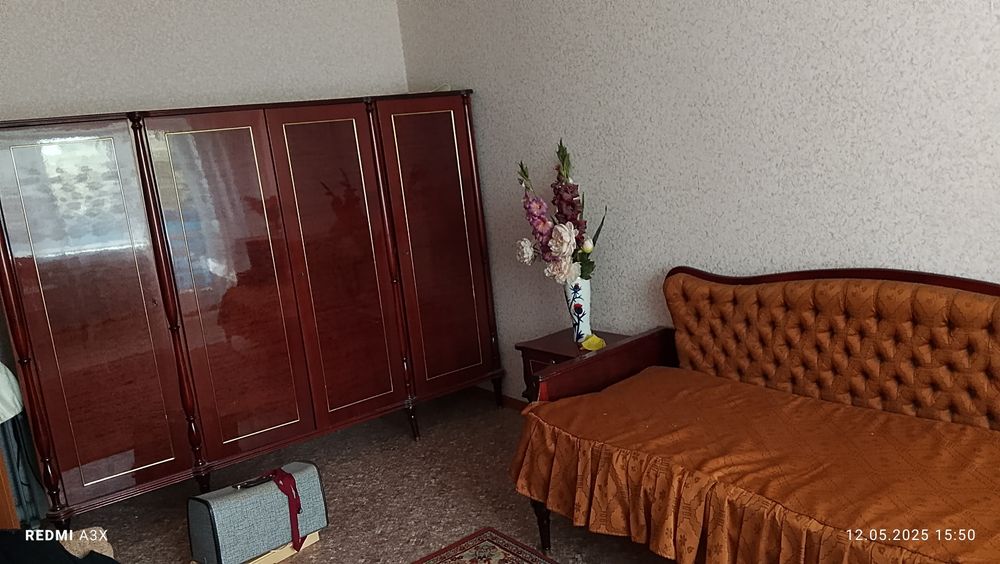 Продаю гарнитур спальный