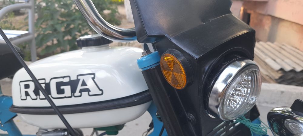 Riga 13 Velomotors Sarkane zwaigne