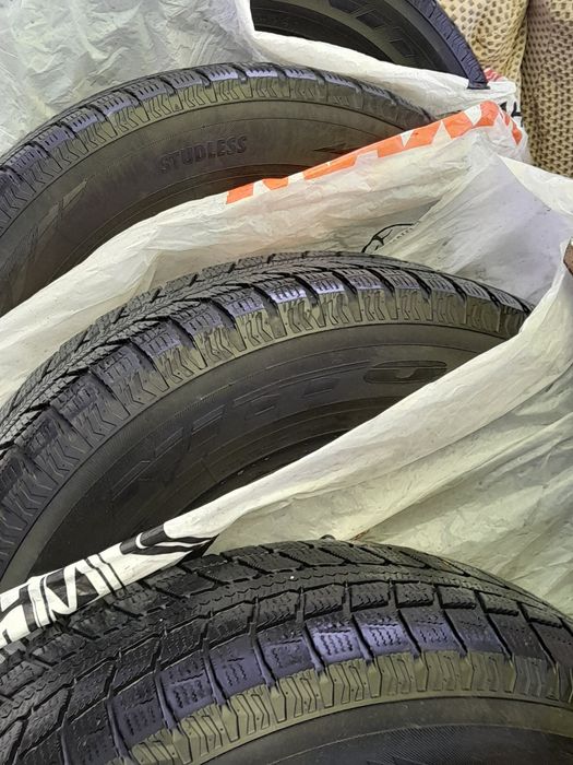 Продаю  резину 265 / 60    18   110н